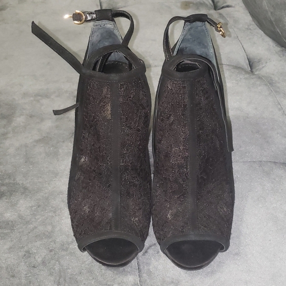 EUC Guess Black High heels shoes size 8.5 - Picture 2 of 5